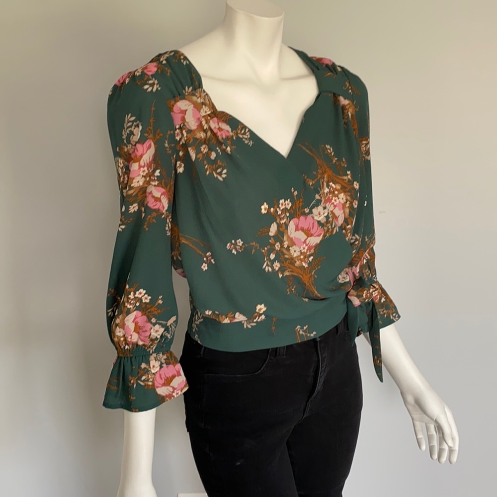 June & Hudson Cropped Floral Wrap Top